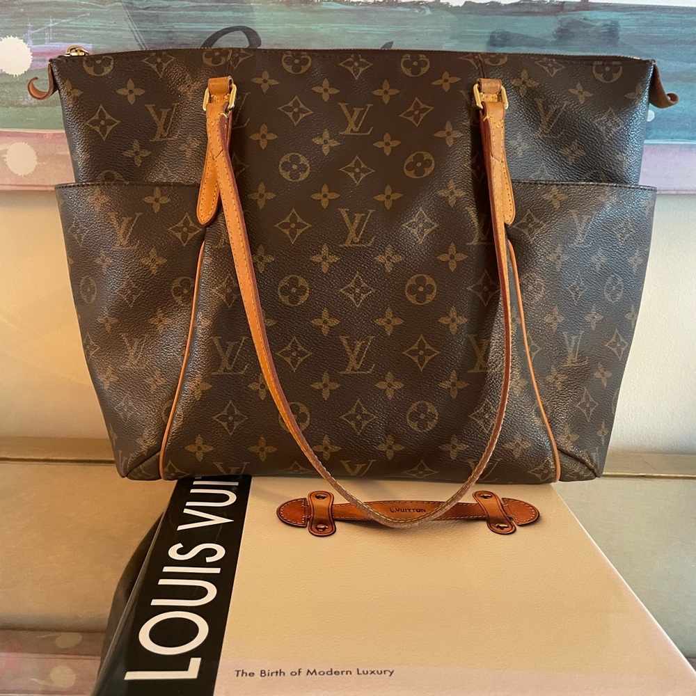 Fabulous  authentic Louis Vuitton tote bought in Paris in 2014 dust bag/recipt